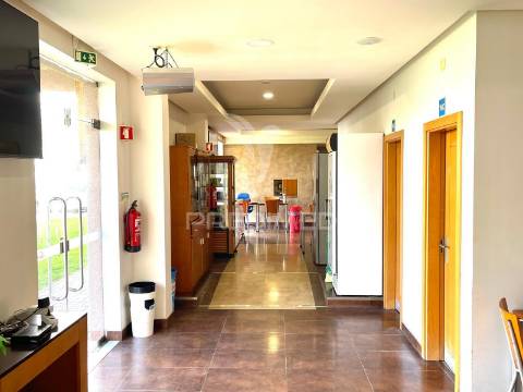Espaço comercial / restaurante - 330 m2 em sines
