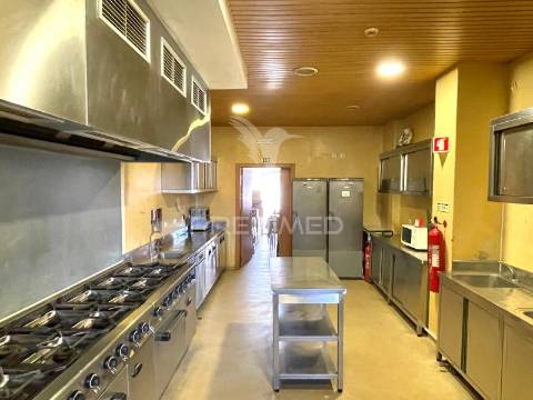 Espaço comercial / restaurante - 330 m2 em sines