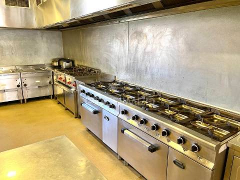 Espaço comercial / restaurante - 330 m2 em sines