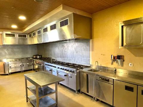 Espaço comercial / restaurante - 330 m2 em sines