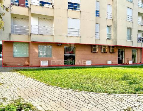Espaço comercial / restaurante - 330 m2 em sines