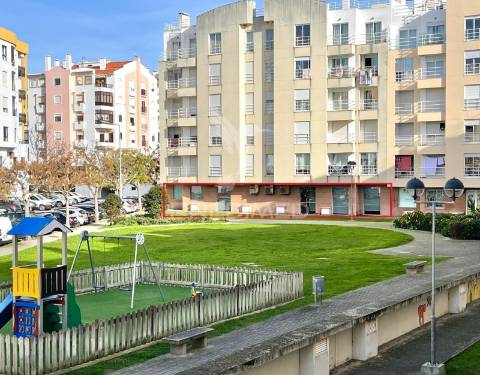 Espaço comercial / restaurante - 330 m2 em sines