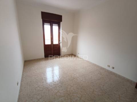 Apartamento t3 para venda no centro de beja