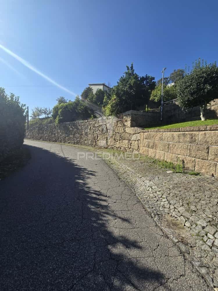 Moradia t3 em pedra com piscina