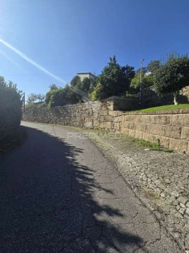 Moradia t3 em pedra com piscina