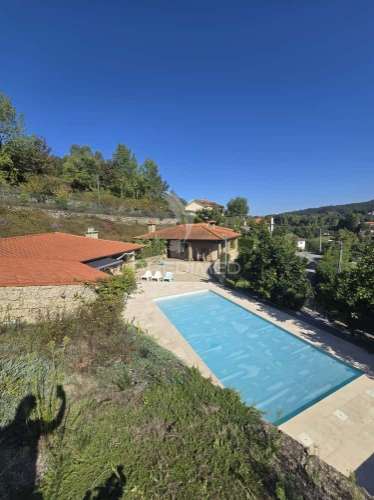 Moradia t3 em pedra com piscina