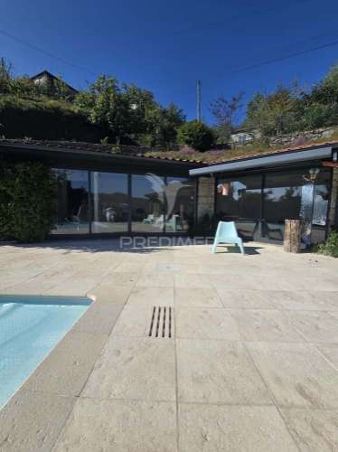 Moradia t3 em pedra com piscina