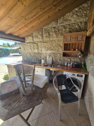 Moradia t3 em pedra com piscina