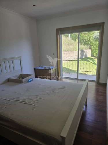 Moradia t3 em pedra com piscina