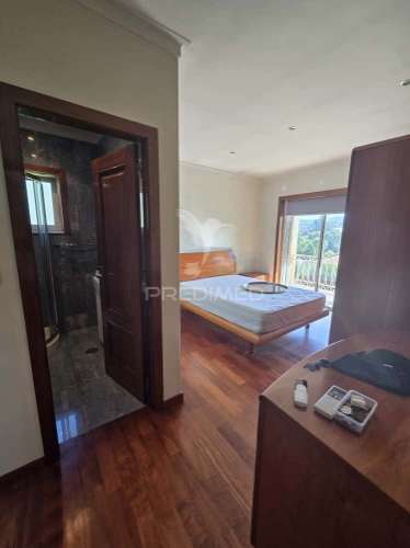 Moradia t3 em pedra com piscina