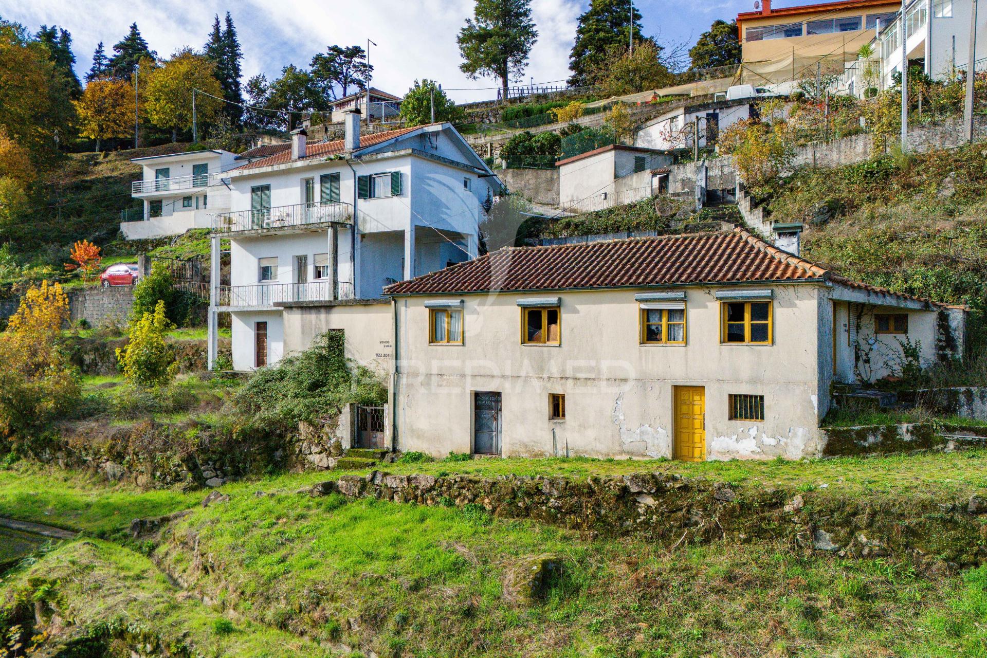 Quatro artigos duas moradias e duas ruínas, ribeira de pena