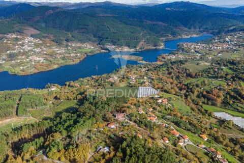 Quatro artigos duas moradias e duas ruínas, ribeira de pena