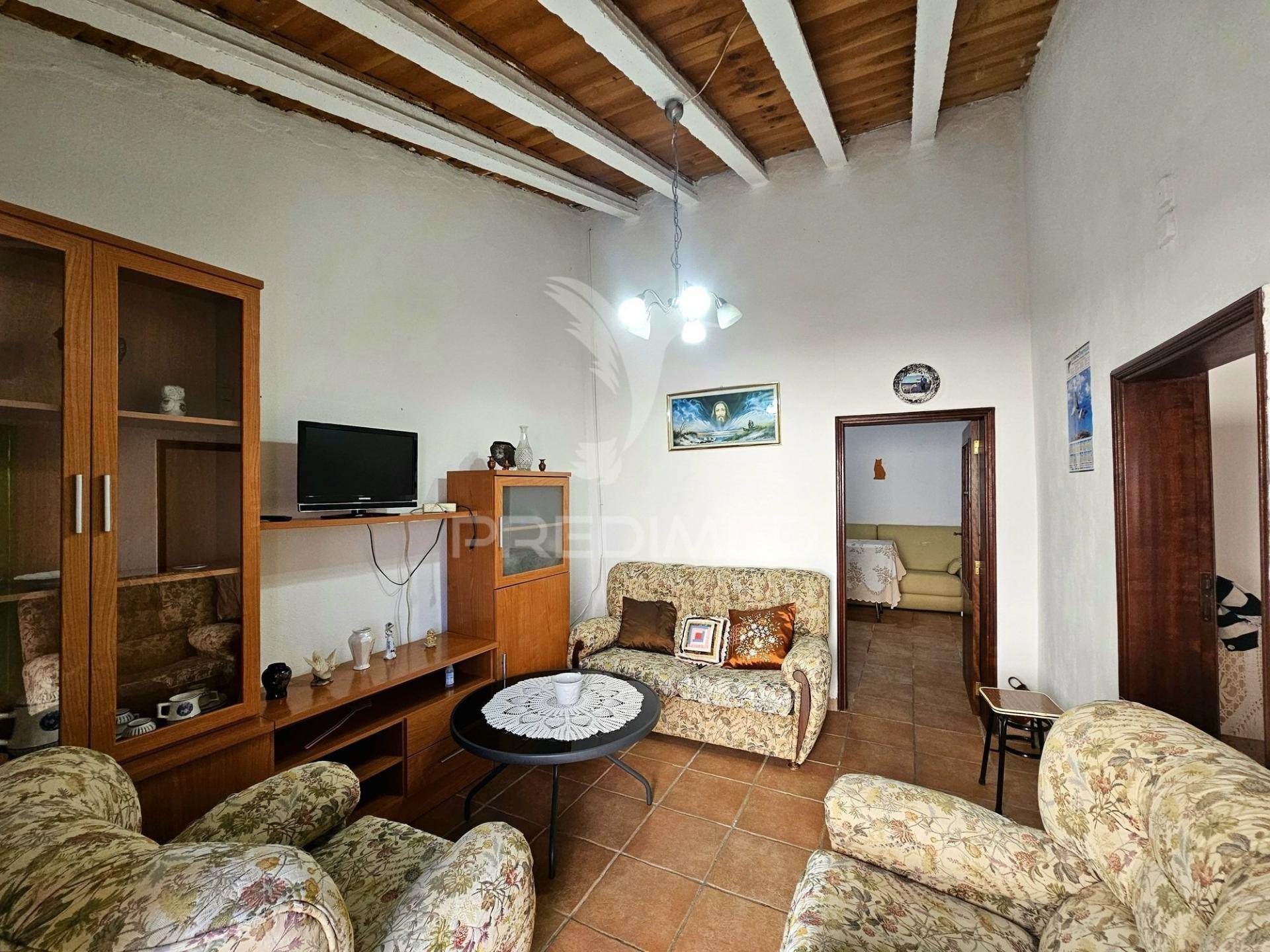 Moradia térrea t2 localizada no rolão, concelho de castro verde.