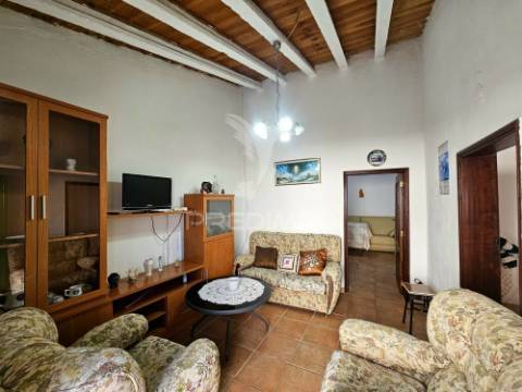 Moradia térrea t2 localizada no rolão, concelho de castro verde.