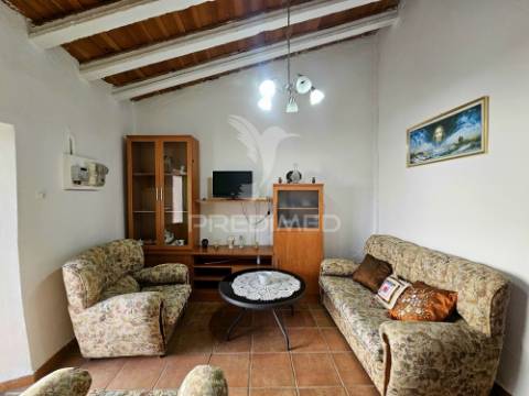 Moradia térrea t2 localizada no rolão, concelho de castro verde.