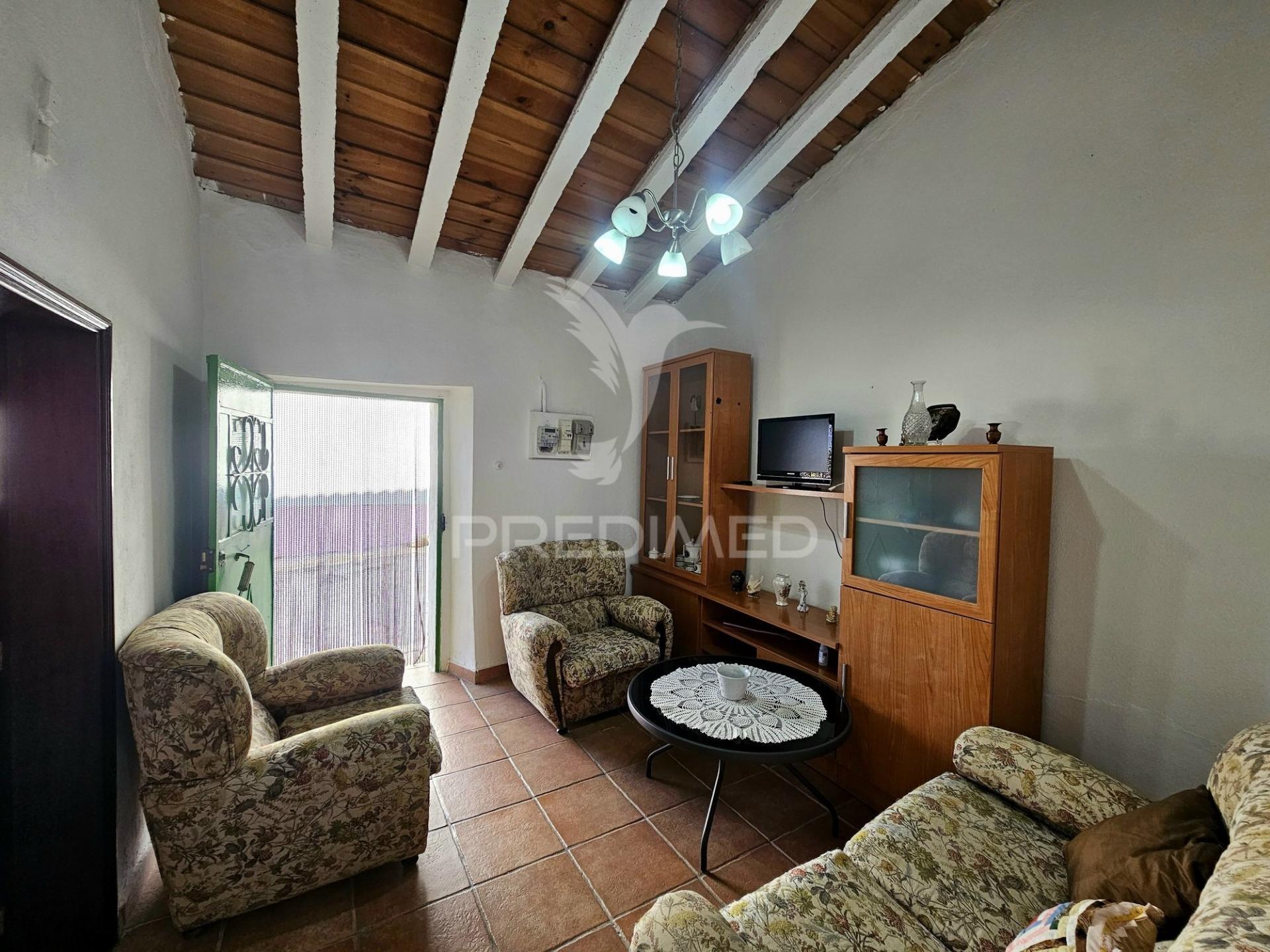 Moradia térrea t2 localizada no rolão, concelho de castro verde.