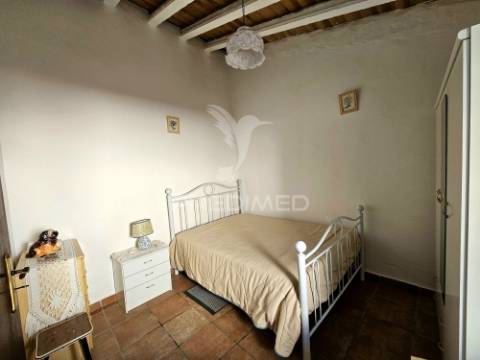 Moradia térrea t2 localizada no rolão, concelho de castro verde.