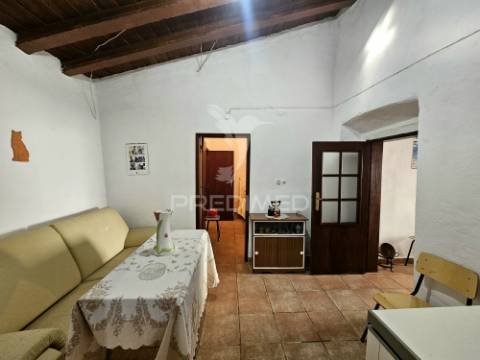 Moradia térrea t2 localizada no rolão, concelho de castro verde.