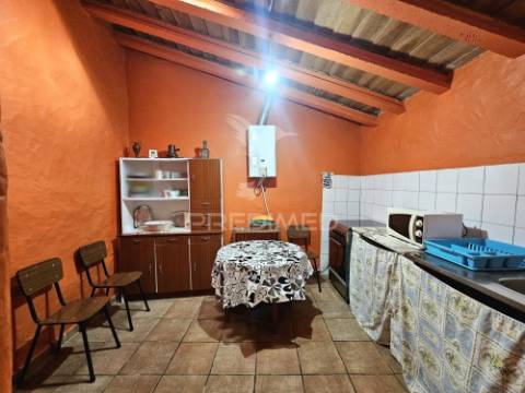 Moradia térrea t2 localizada no rolão, concelho de castro verde.