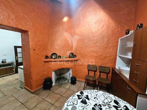 Moradia térrea t2 localizada no rolão, concelho de castro verde.