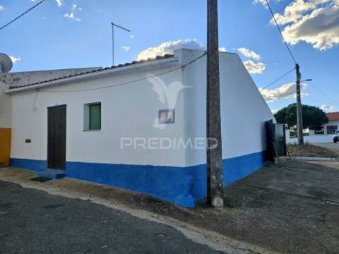 Moradia térrea t2 localizada no rolão, concelho de castro verde.