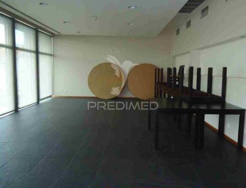 Edifício para restauração e eventos