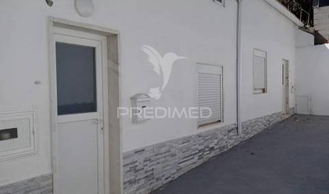 Duas moradias remodeladas ajuda