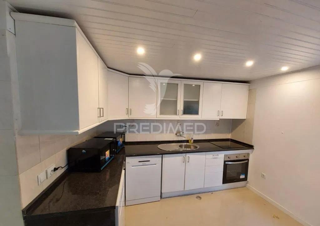 Duas moradias remodeladas ajuda