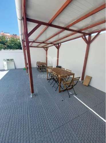 Duas moradias remodeladas ajuda