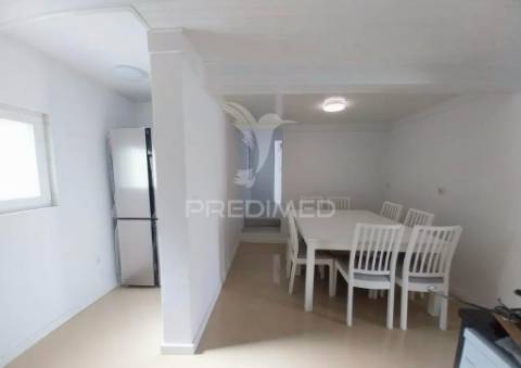 Duas moradias remodeladas ajuda