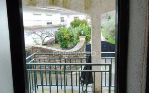 Moradia geminada para restaurar em vila real