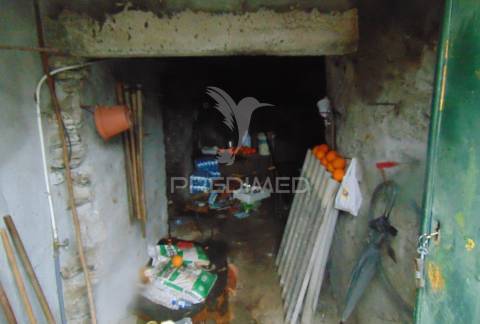 Moradia geminada para restaurar em vila real