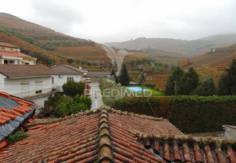 Moradia geminada para restaurar em vila real