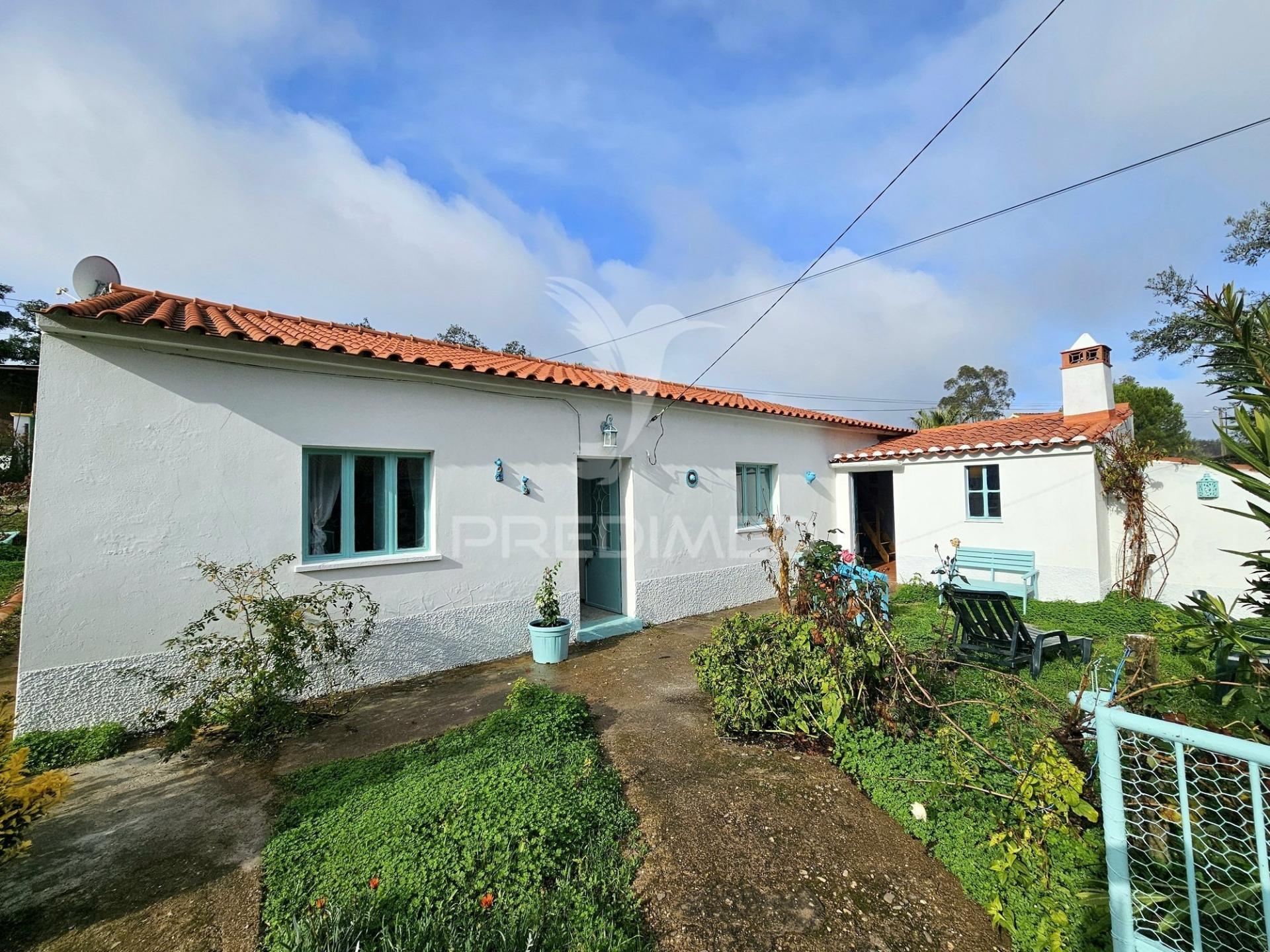 Moradia t3+1 com quintal nas fontes ferrenhas