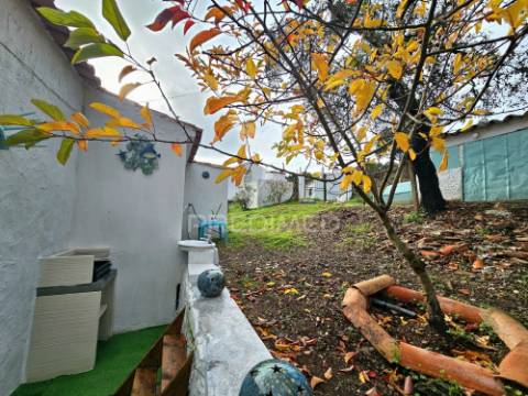 Moradia t3+1 com quintal nas fontes ferrenhas