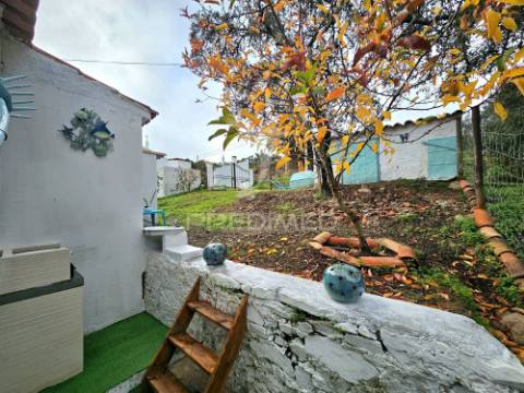 Moradia t3+1 com quintal nas fontes ferrenhas