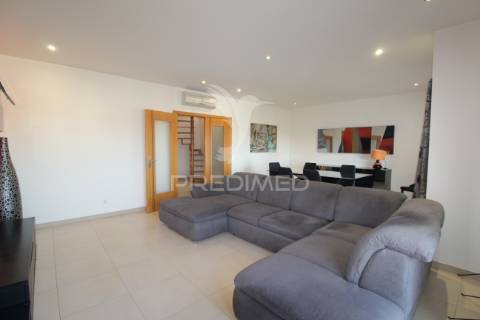 Duplex t3+1 com 2 garagens