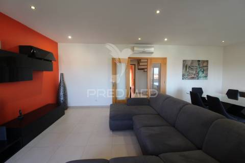 Duplex t3+1 com 2 garagens