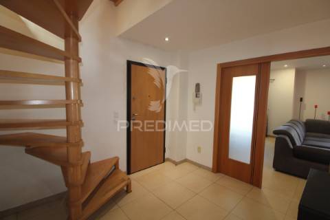 Duplex t3+1 com 2 garagens