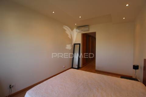 Duplex t3+1 com 2 garagens