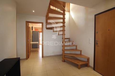 Duplex t3+1 com 2 garagens