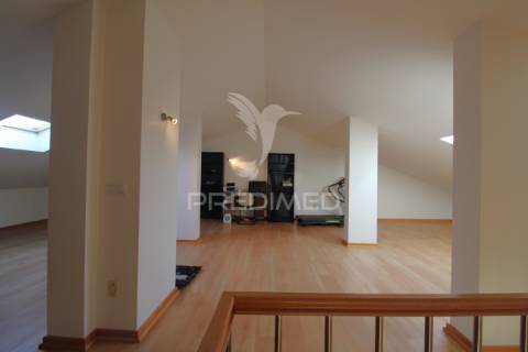 Duplex t3+1 com 2 garagens