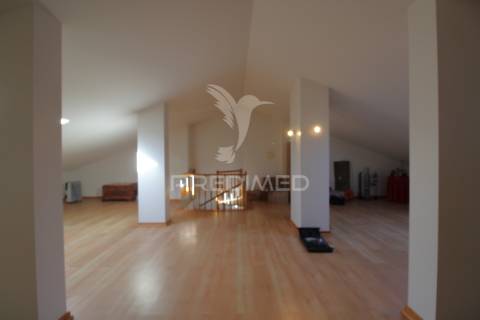 Duplex t3+1 com 2 garagens