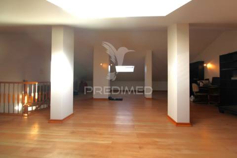 Duplex t3+1 com 2 garagens