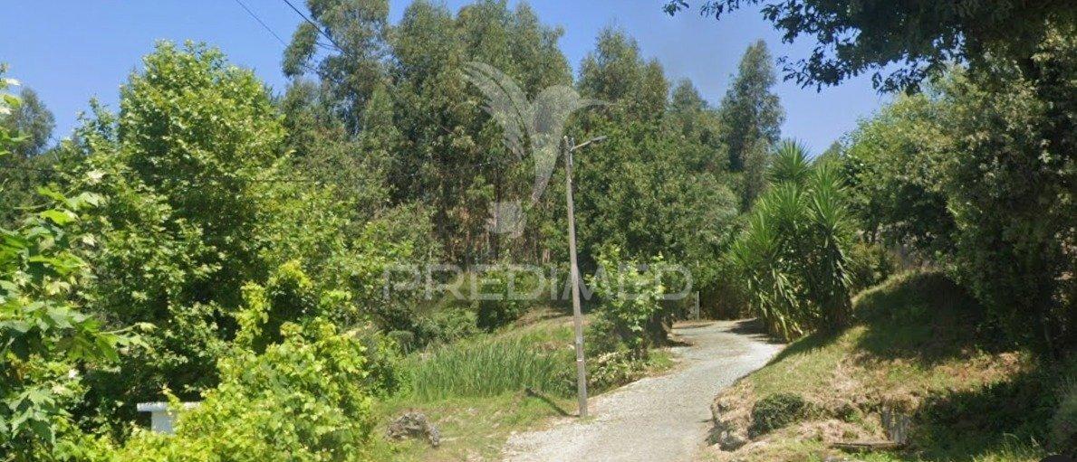 Terreno urbano – póvoa de lanhoso, freguesia de calvos