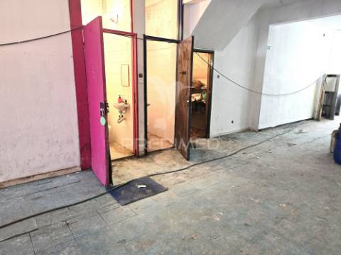 Loja para comercio de cave e r/c