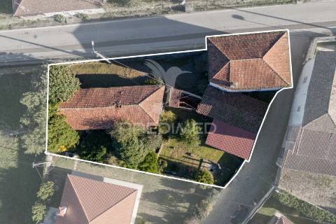 2 casas para renovar em adaúfe, braga – excelente oportunidade