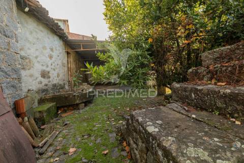 2 casas para renovar em adaúfe, braga – excelente oportunidade