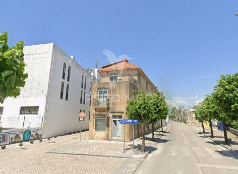 Prédio - espaço comercial e habitação montemor o velho