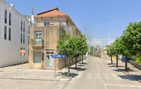 Prédio - espaço comercial e habitação montemor o velho